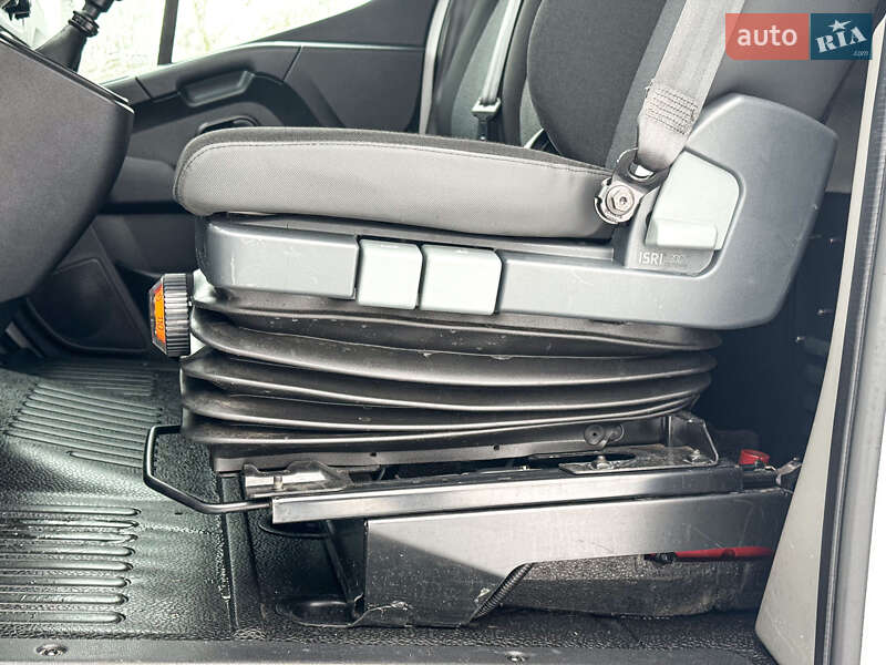 Вантажний фургон Renault Master 2021 в Рівному