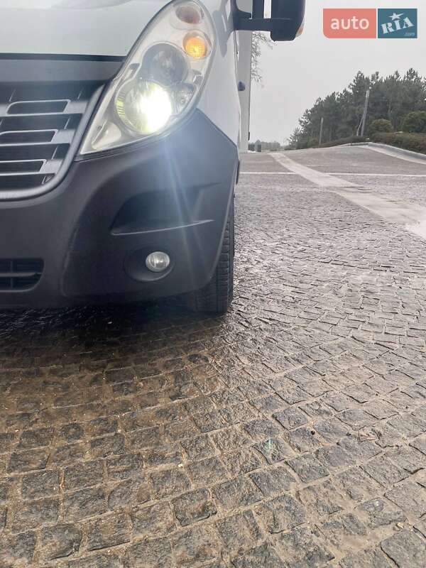 Вантажний фургон Renault Master 2016 в Дніпрі