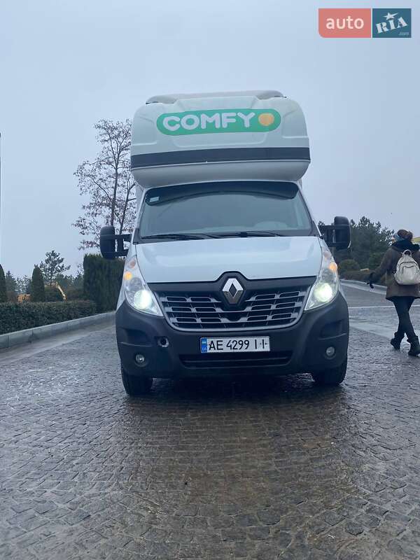 Вантажний фургон Renault Master 2016 в Дніпрі