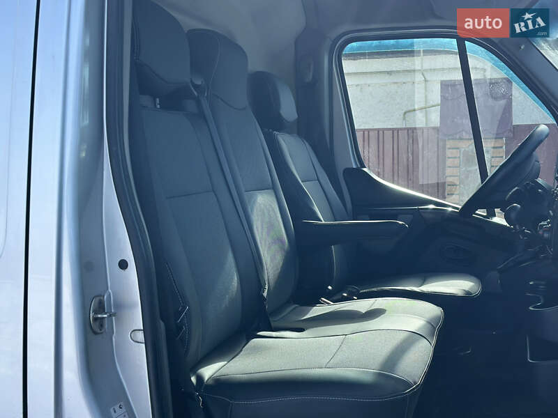 Вантажний фургон Renault Master 2017 в Первомайську