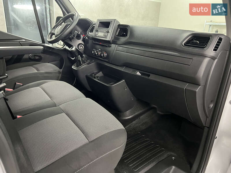 Вантажний фургон Renault Master 2021 в Полтаві