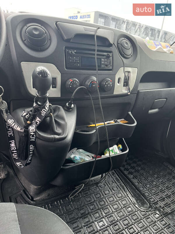 Евакуатор Renault Master 2016 в Львові