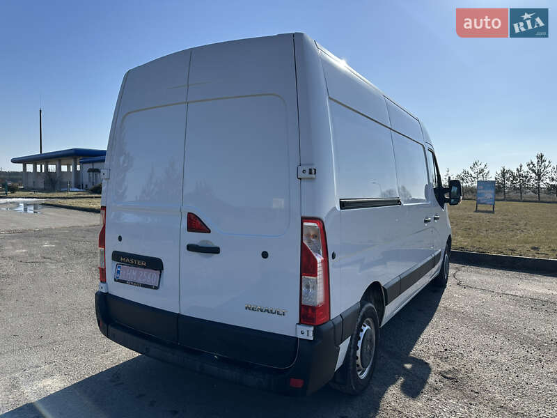 Вантажний фургон Renault Master 2016 в Радехові