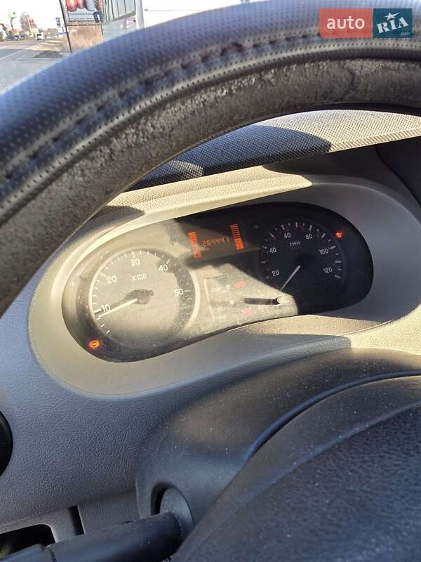 Вантажний фургон Renault Master 2004 в Івано-Франківську