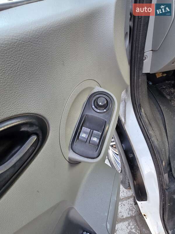 Вантажний фургон Renault Master 2004 в Івано-Франківську