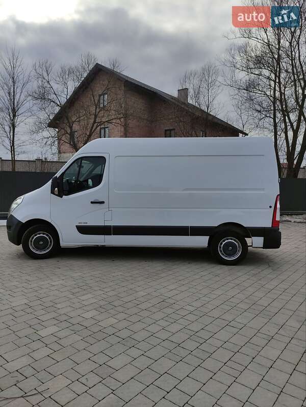 Грузовой фургон Renault Master 2015 в Львове