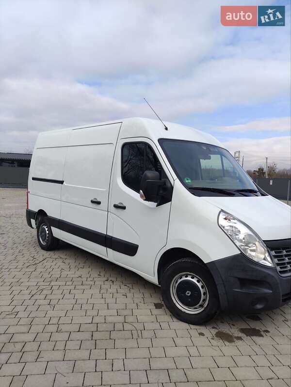 Грузовой фургон Renault Master 2015 в Львове