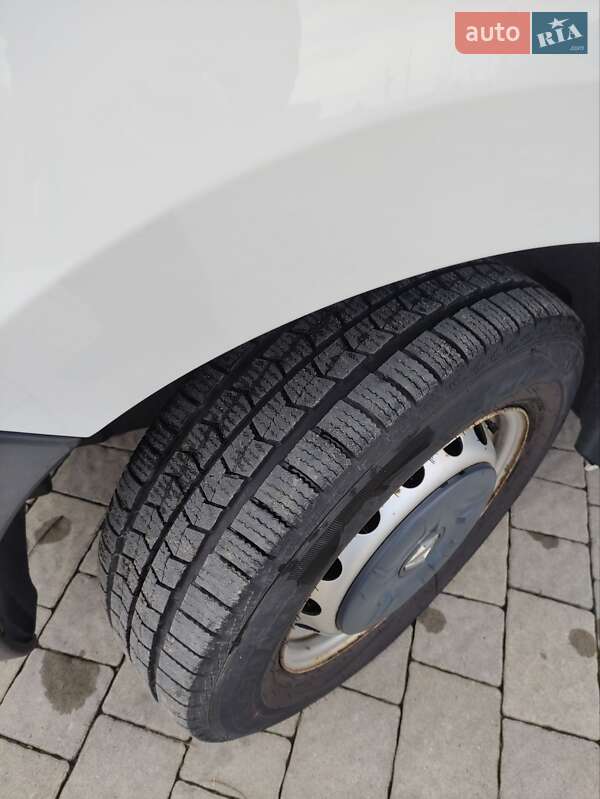 Грузовой фургон Renault Master 2015 в Львове