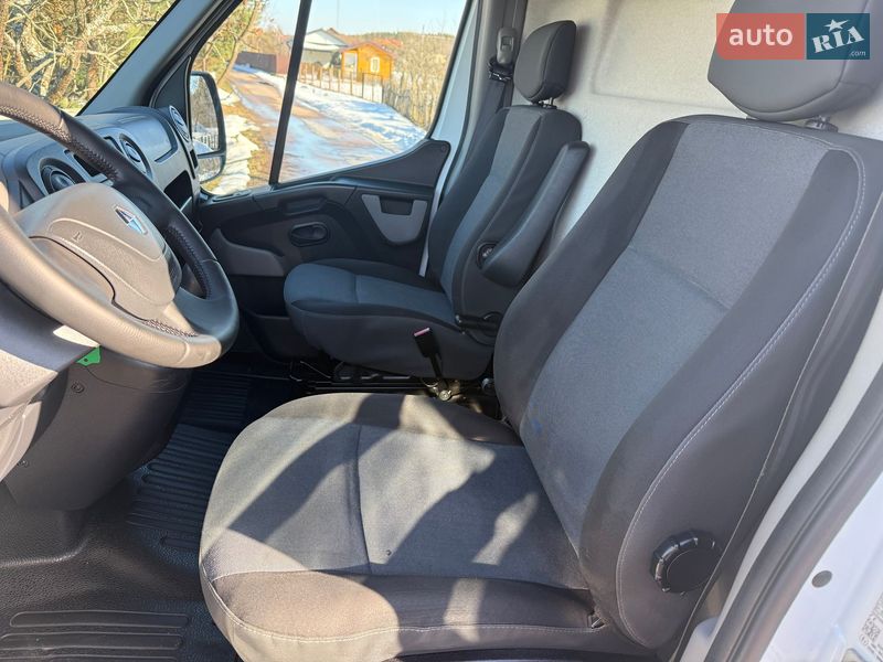 Вантажний фургон Renault Master 2016 в Житомирі
