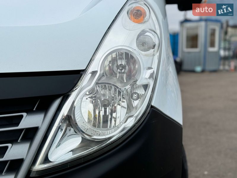 Вантажопасажирський фургон Renault Master 2017 в Києві