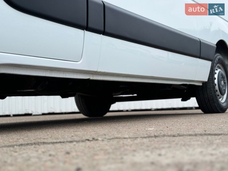 Вантажопасажирський фургон Renault Master 2017 в Києві