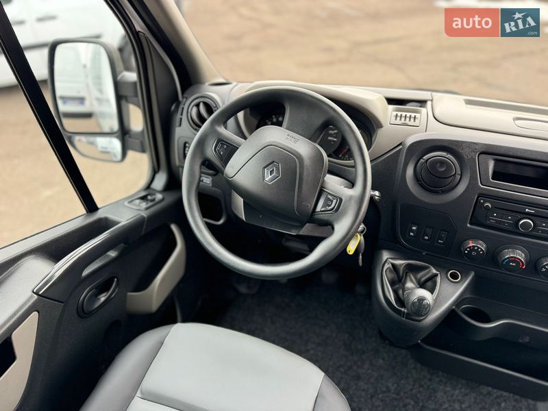 Вантажопасажирський фургон Renault Master 2017 в Києві