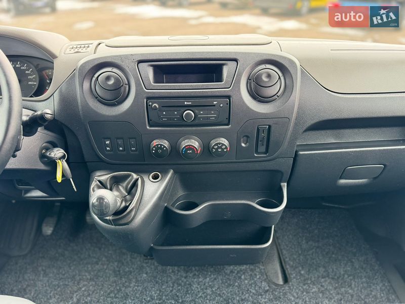 Вантажопасажирський фургон Renault Master 2017 в Києві