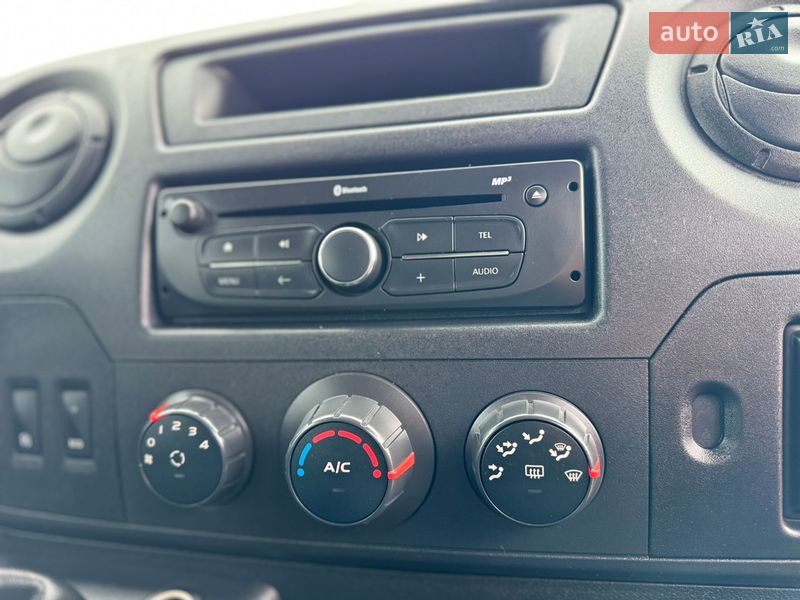 Вантажопасажирський фургон Renault Master 2017 в Києві