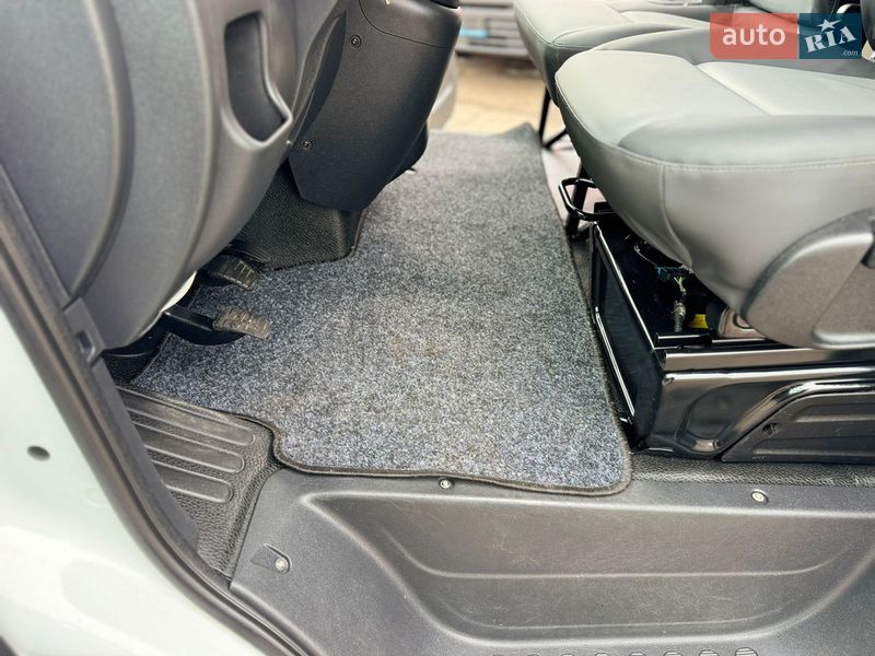 Вантажопасажирський фургон Renault Master 2017 в Києві