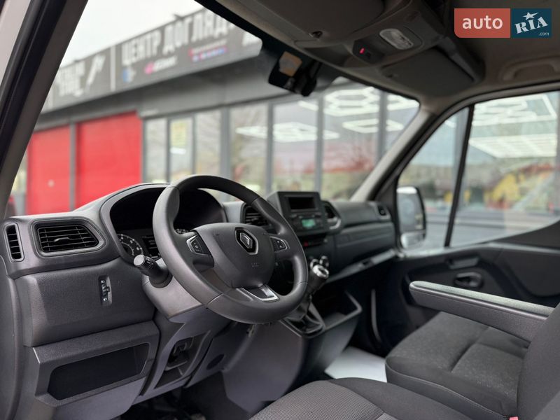 Вантажний фургон Renault Master 2021 в Чернівцях