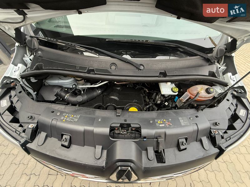 Вантажний фургон Renault Master 2021 в Чернівцях