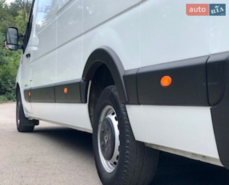 Вантажний фургон Renault Master 2016 в Львові