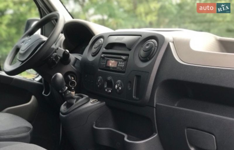 Вантажний фургон Renault Master 2016 в Львові