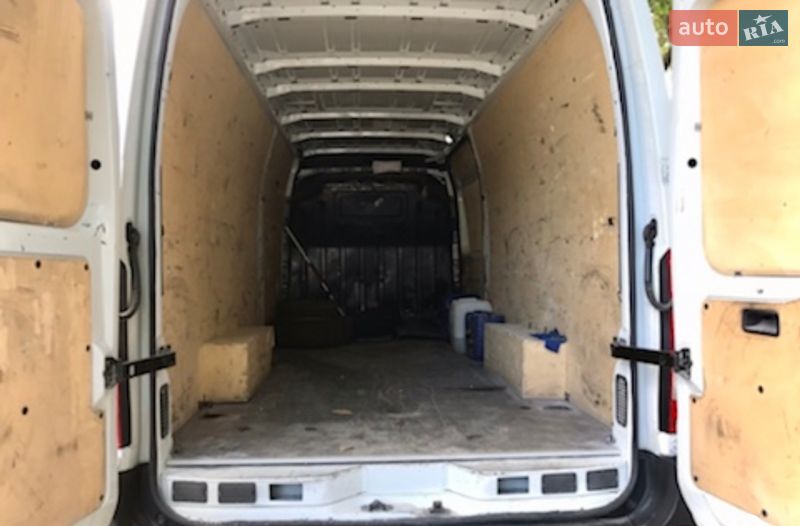 Вантажний фургон Renault Master 2016 в Львові