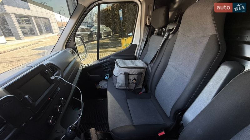 Вантажний фургон Renault Master 2023 в Львові