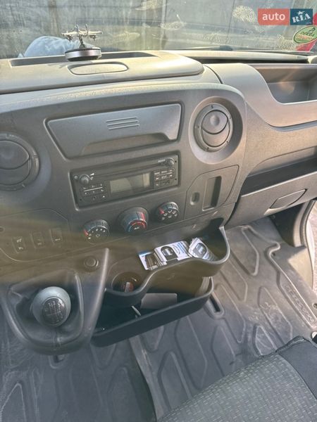 Грузовой фургон Renault Master 2017 в Ужгороде