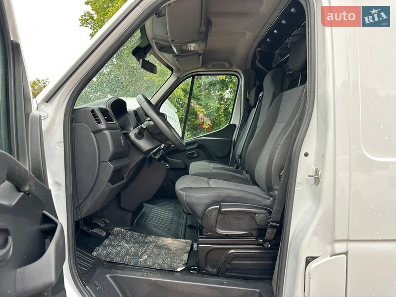 Вантажний фургон Renault Master 2021 в Рівному