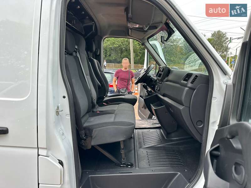 Вантажний фургон Renault Master 2021 в Рівному