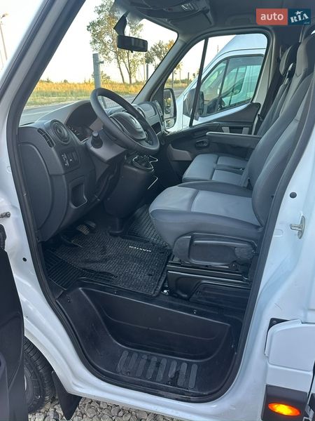Грузопассажирский фургон Renault Master 2016 в Львове