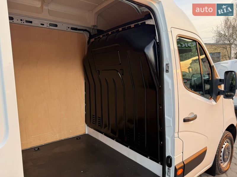 Грузовой фургон Renault Master 2017 в Дубно