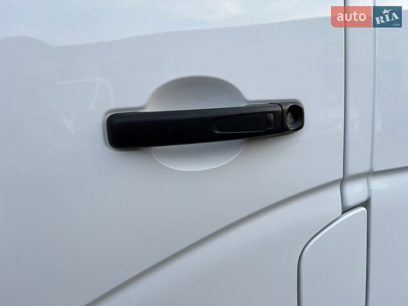 Вантажний фургон Renault Master 2021 в Радивиліві