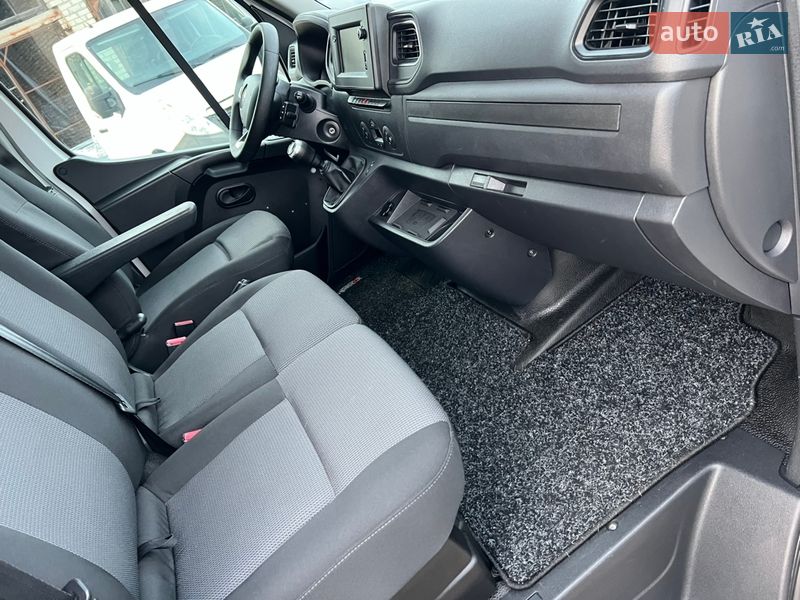 Вантажний фургон Renault Master 2021 в Радивиліві