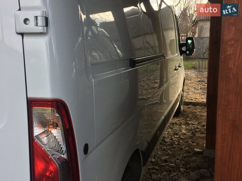Грузопассажирский фургон Renault Master 2015 в Почаеве