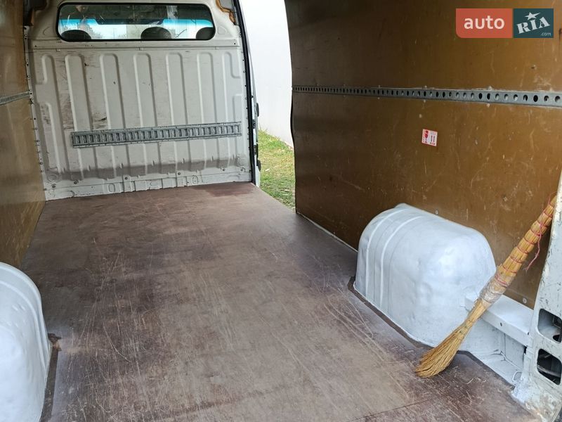 Вантажний фургон Renault Master 2005 в Львові