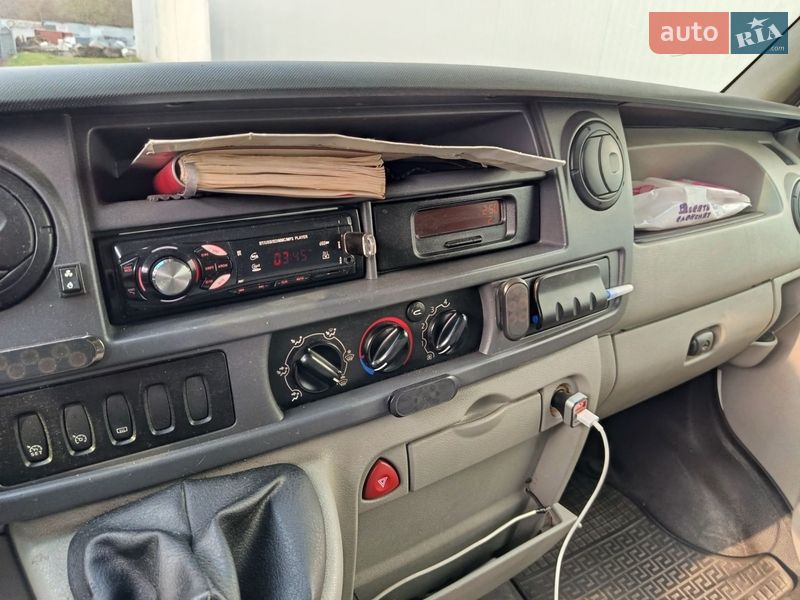 Вантажний фургон Renault Master 2005 в Львові