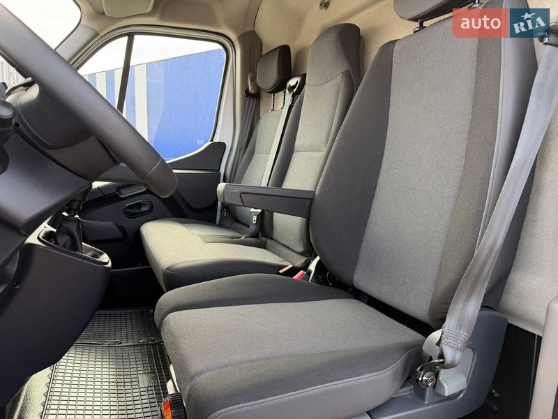 Вантажний фургон Renault Master 2023 в Дубні