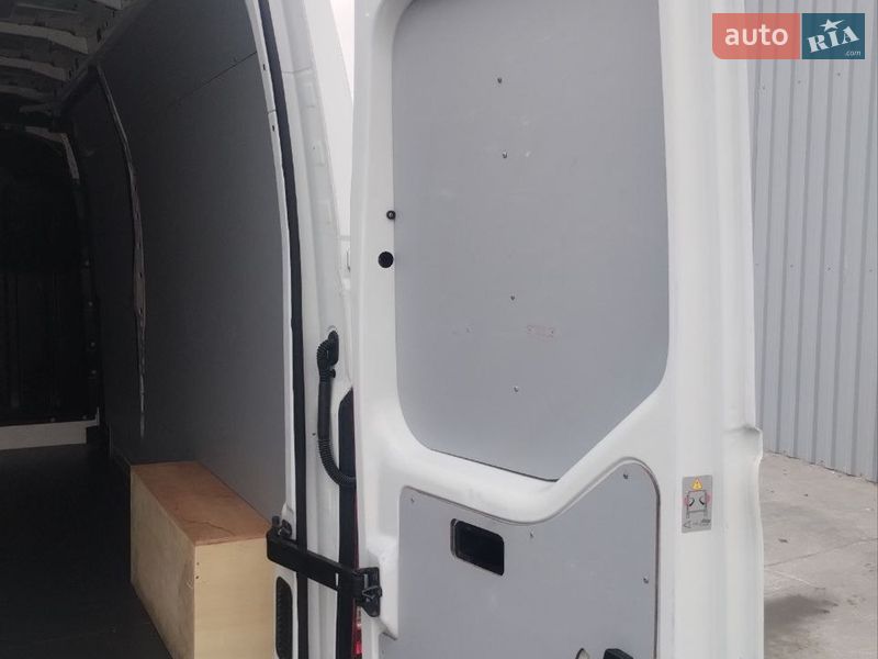 Грузовой фургон Renault Master 2017 в Дубно