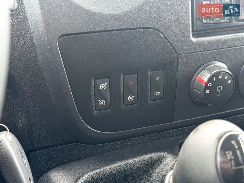 Грузовой фургон Renault Master 2015 в Ровно