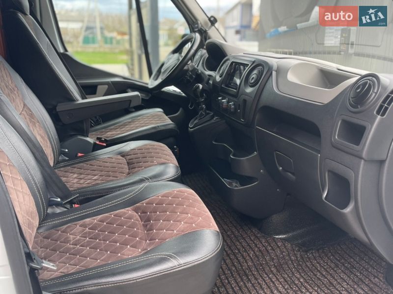 Вантажопасажирський фургон Renault Master 2015 в Долині