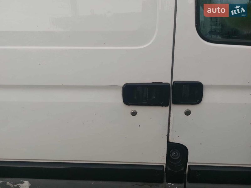 Грузовой фургон Renault Master 2001 в Львове