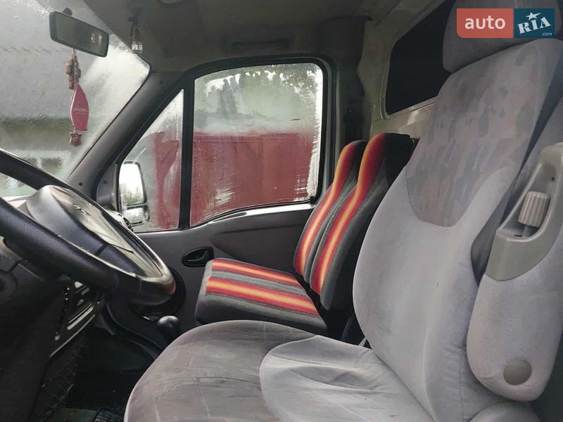 Грузовой фургон Renault Master 2001 в Львове
