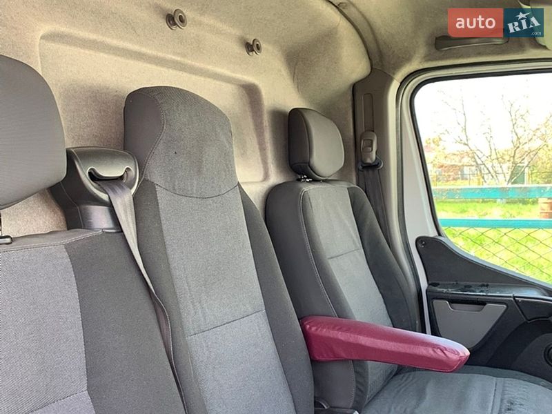 Вантажний фургон Renault Master 2011 в Житомирі