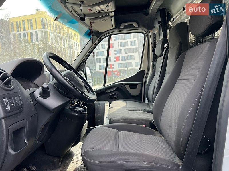 Грузовой фургон Renault Master 2015 в Львове