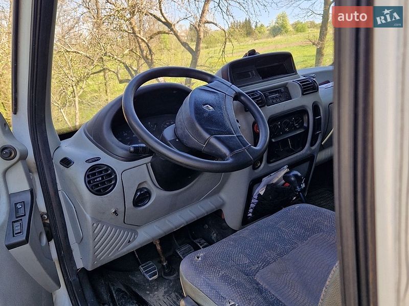 Минивэн Renault Master 2003 в Косове