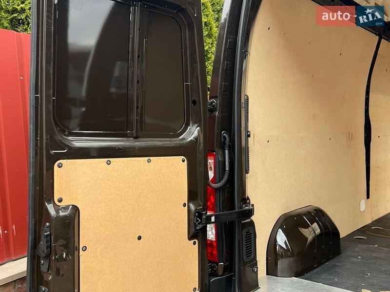 Вантажний фургон Renault Master 2019 в Тернополі