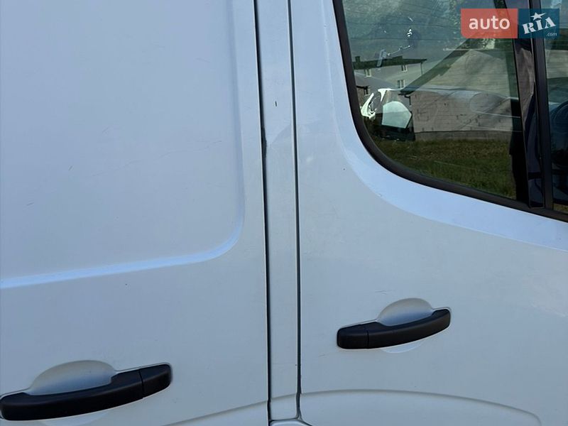 Грузовой фургон Renault Master 2016 в Львове