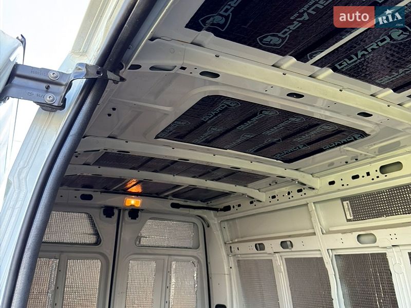 Грузовой фургон Renault Master 2016 в Львове