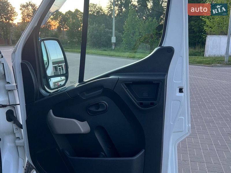 Вантажний фургон Renault Master 2015 в Житомирі