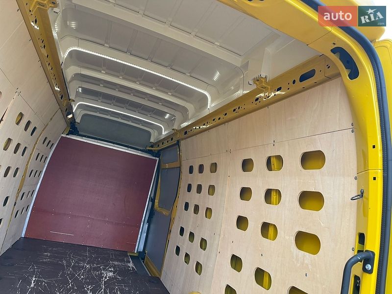 Грузовой фургон Renault Master 2020 в Львове