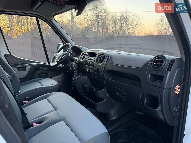 Грузопассажирский фургон Renault Master 2016 в Дубно